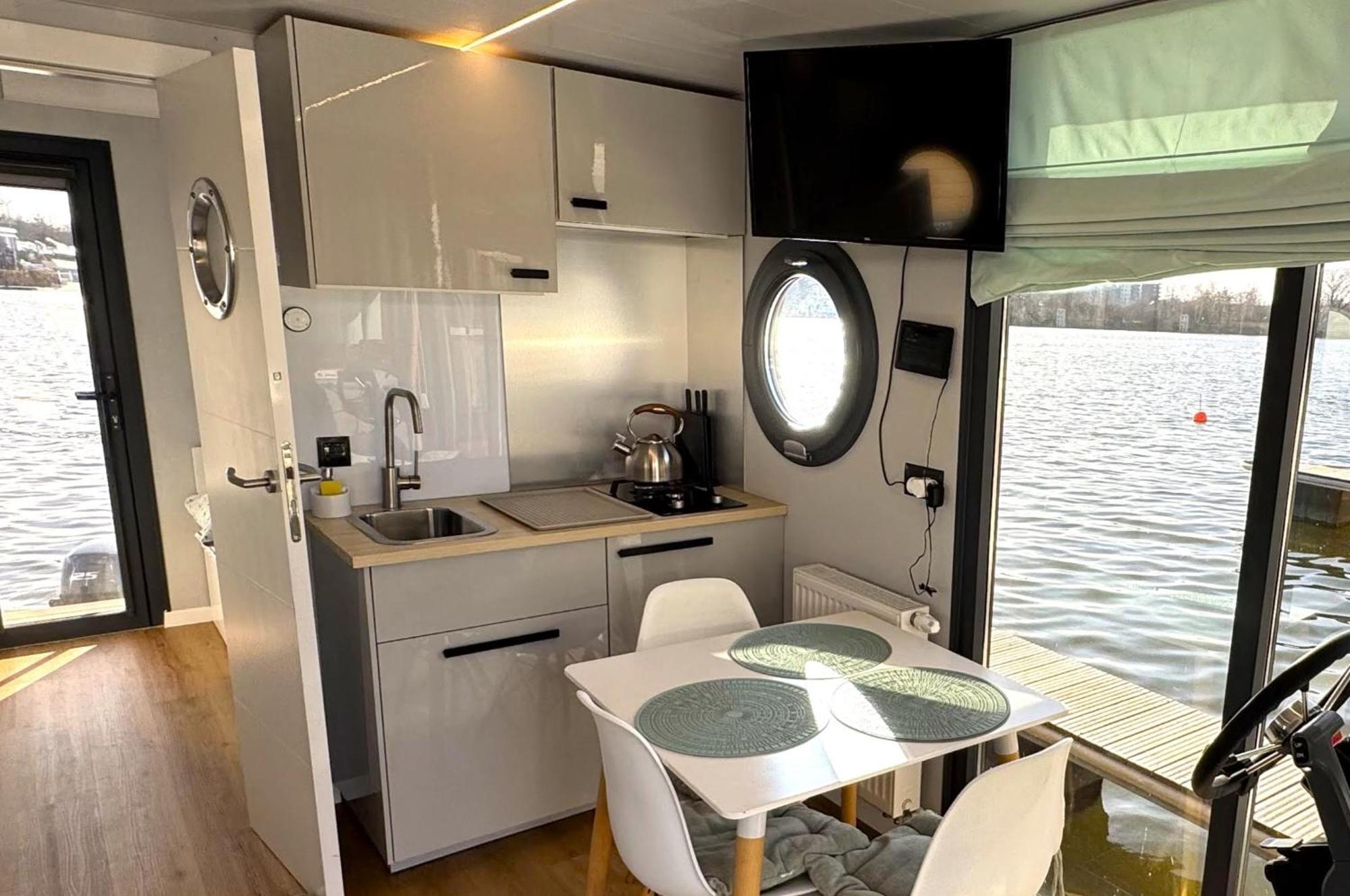 Apartamento Houseboat Water Boy apartament pływający dom na wodzie łódź Breslavia Exterior foto
